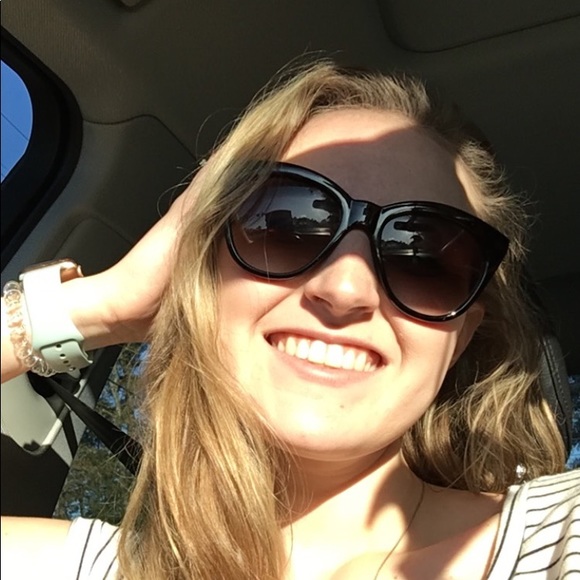 Meet your Posher, Paige - Picture 1 of 1